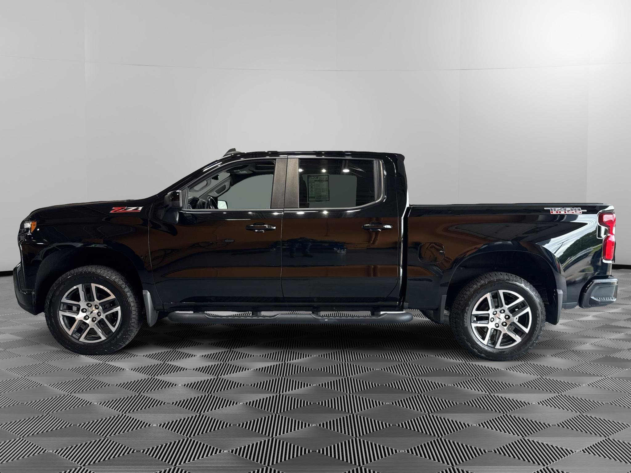 Used 2019 Chevrolet Silverado 1500 LT Trail Boss AWD/4WD image 2