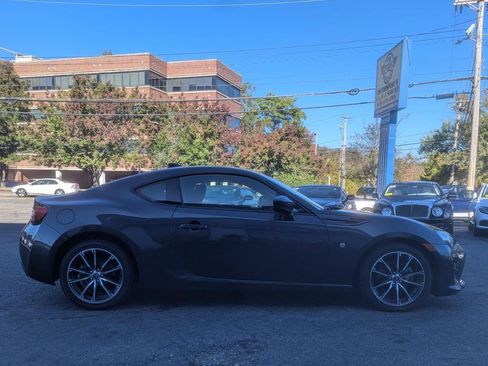 Used 2019 Toyota 86 RWD image 6