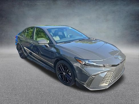 Used 2025 Toyota Camry SE FWD image 8