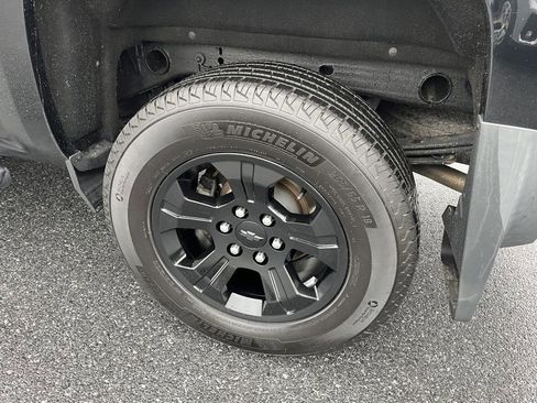 Used 2017 Chevrolet Silverado 1500 LTZ Z71 w/ LTZ Plus Package AWD/4WD image 13