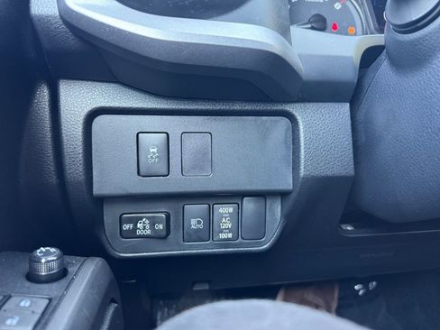 Used 2023 Toyota Tacoma TRD Sport w/ Technology Package AWD/4WD image 28