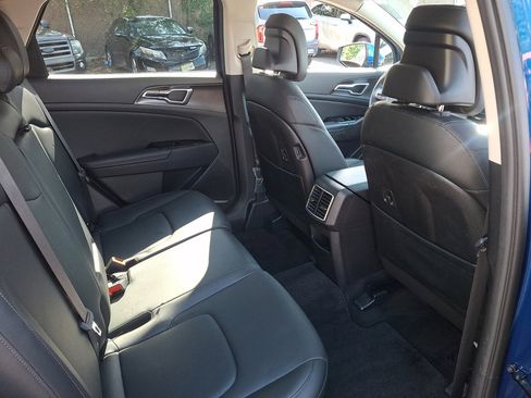 Used 2024 Kia Sportage EX image 17