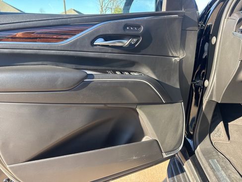 Used 2023 Cadillac Escalade ESV Premium Luxury image 10