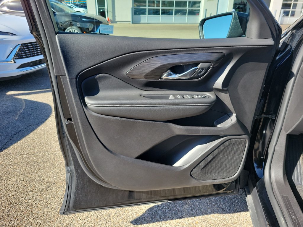 Used 2024 GMC Terrain SLE w/ Driver Convenience Package FWD image 19