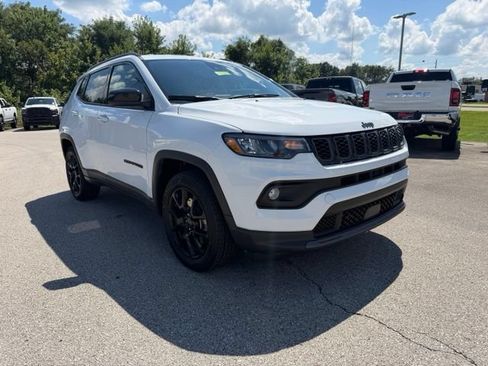 Used 2025 Jeep Compass Latitude w/ Altitude Special Edition AWD/4WD image 8