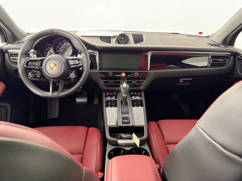 Certified 2026 Porsche Macan AWD/4WD image 20