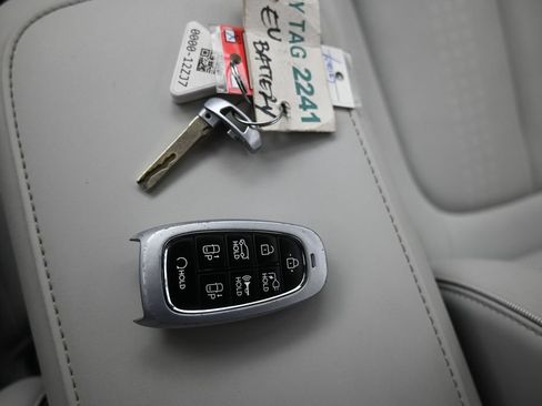 Used 2023 Hyundai Ioniq 5 Limited AWD/4WD image 25