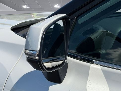 Used 2023 Toyota Highlander XLE image 23