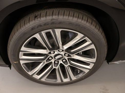 New 2026 Cadillac Vistiq Platinum image 5