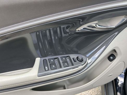 Used 2013 Chevrolet Volt w/ Enhanced Safety Package 2 FWD image 19