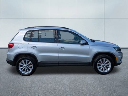 Used 2017 Volkswagen Tiguan S image 2