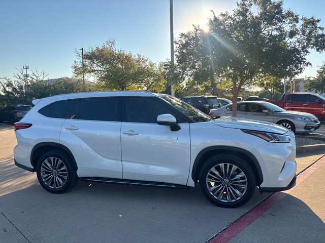 Used 2020 Toyota Highlander Platinum FWD image 4