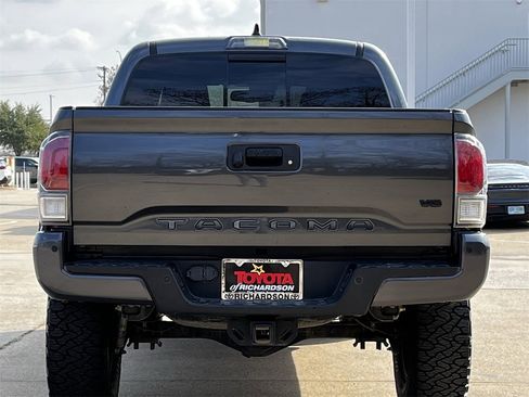 Used 2020 Toyota Tacoma TRD Sport image 5