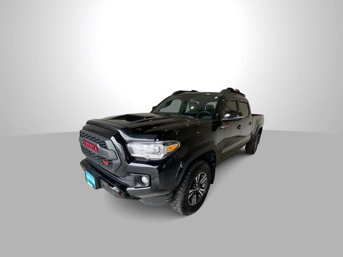 Used 2018 Toyota Tacoma TRD Sport AWD/4WD image 4