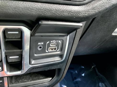 Used 2024 Jeep Wrangler Unlimited AWD/4WD image 27