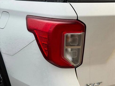Used 2022 Ford Explorer XLT w/ Equipment Group 202A image 13