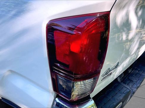 Certified 2019 Toyota Tacoma SR5 AWD/4WD image 26