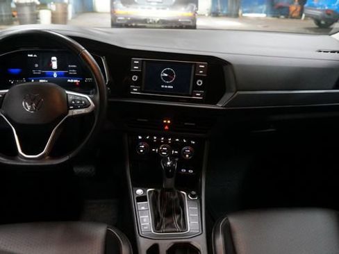 Certified 2023 Volkswagen Jetta SE image 12