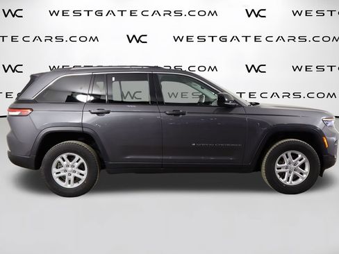 Used 2023 Jeep Grand Cherokee Laredo image 45