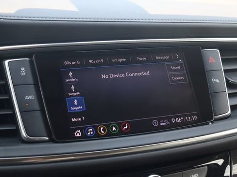 Used 2021 Buick Enclave Essence w/ Sound and Sites Package AWD/4WD image 19
