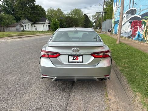 Used 2023 Toyota Camry SE FWD image 6