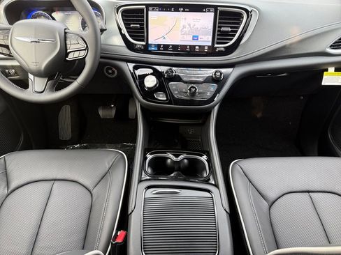 New 2026 Chrysler Pacifica Limited w/ S Appearance Package image 10