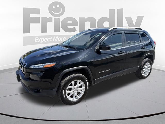 Used 2018 Jeep Cherokee Latitude Plus w/ Cold Weather Group AWD/4WD image 2