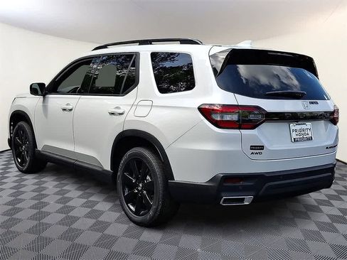 New 2025 Honda Pilot Black Edition image 4