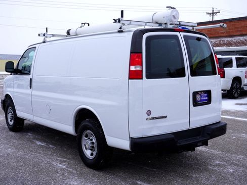 Used 2022 Chevrolet Express 2500 w/ Driver Convenience Package image 3