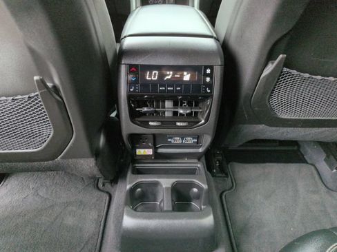 Used 2023 Jeep Grand Cherokee L Limited w/ Black Appearance Package AWD/4WD image 15