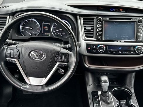 Used 2017 Toyota Highlander Limited AWD/4WD image 14