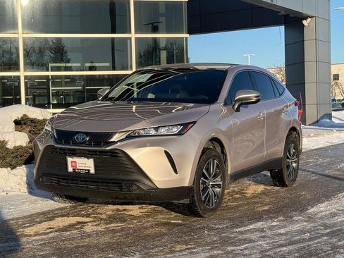 Used 2022 Toyota Venza LE image 7