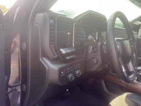 Certified 2025 Chevrolet Silverado 1500 High Country w/ High Country Premium Package AWD/4WD image 15