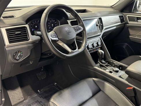 Used 2022 Volkswagen Atlas Cross Sport SE image 16