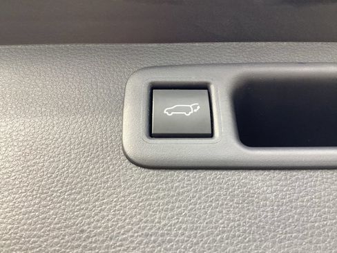 Used 2025 Toyota Highlander XSE AWD/4WD image 15