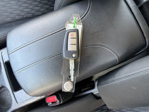 Used 2019 Nissan Rogue S image 39