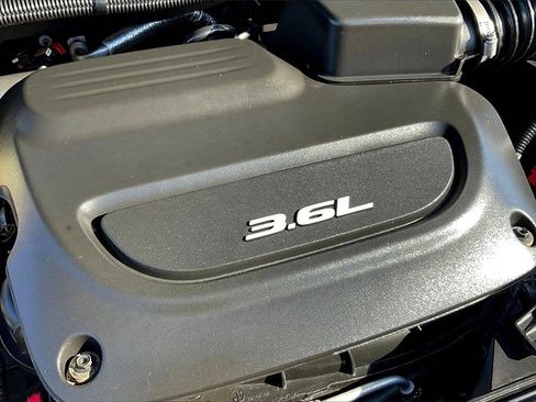 Used 2018 Chrysler Pacifica Limited w/ S Appearance Package image 35