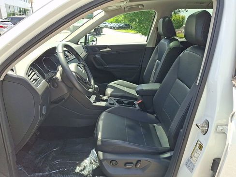 Used 2020 Volkswagen Tiguan SE w/ Panoramic Sunroof Package AWD/4WD image 14