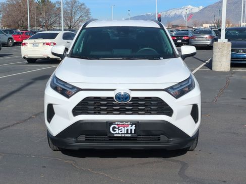 Used 2022 Toyota RAV4 XLE image 9