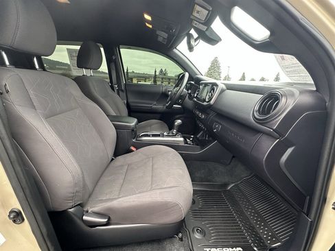 Used 2019 Toyota Tacoma TRD Off-Road image 24