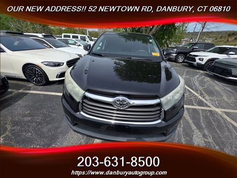 Used 2016 Toyota Highlander LE AWD/4WD image 2