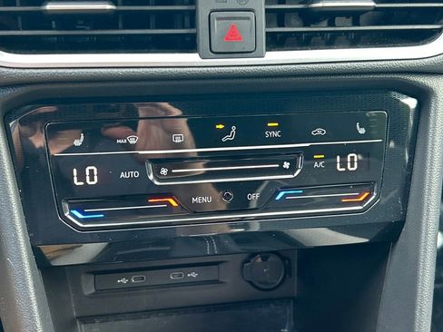 Used 2025 Volkswagen Taos SE FWD image 25