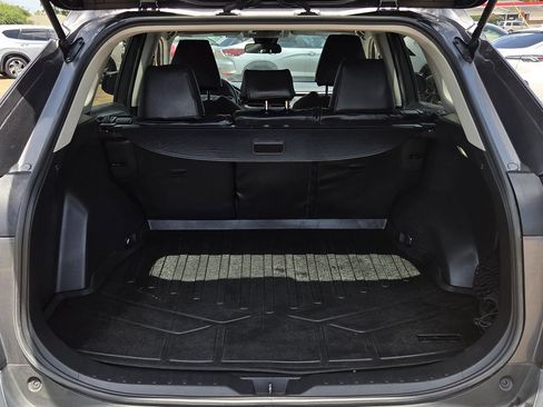 Used 2022 Toyota RAV4 LE FWD image 23
