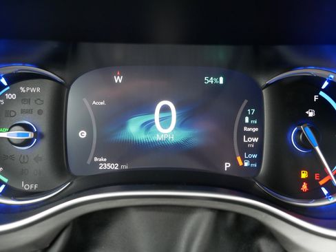 Used 2021 Chrysler Pacifica Limited w/ Uconnect Theater Family Group image 21