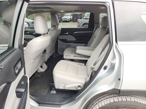 Used 2019 Toyota Highlander Limited image 26