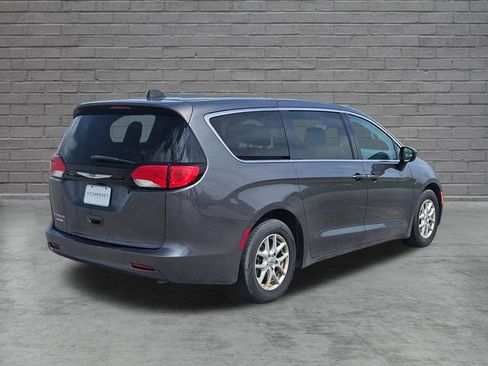 Used 2023 Chrysler Voyager LX FWD image 5