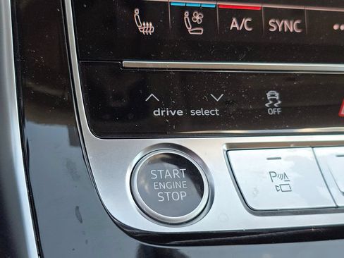 Certified 2025 Audi Q8 Prestige AWD/4WD image 32