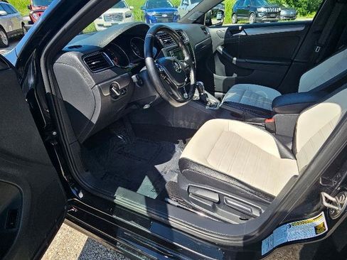 Used 2016 Volkswagen Jetta Sport FWD image 10
