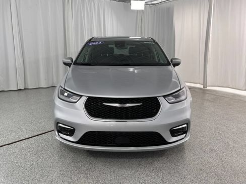 Used 2023 Chrysler Pacifica Touring-L AWD/4WD image 18