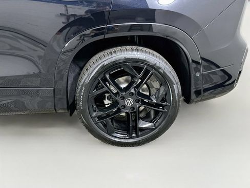 Used 2025 Volkswagen Tiguan SE R-Line FWD image 25